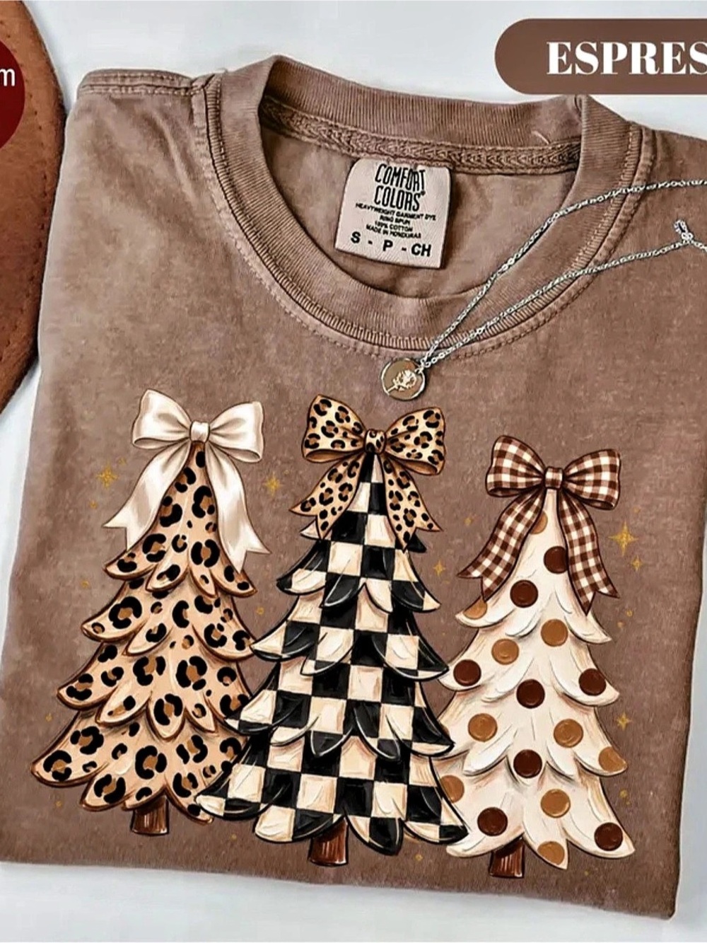 Cotton Colors Espresso Christmas Tree Graphic Tee in Brown Like New